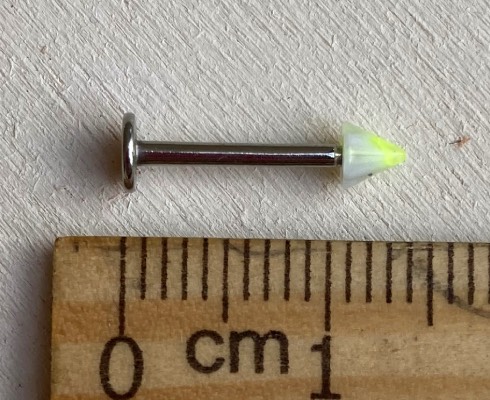 piercing fluo verde