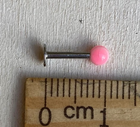 piercing labret rosa