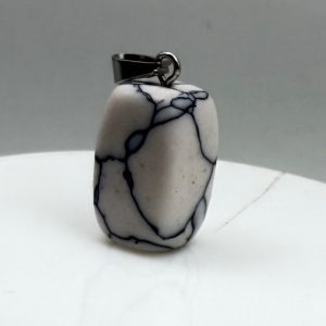 ciondolo howlite