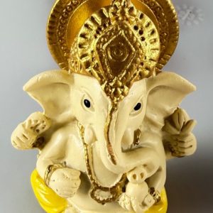 Ganesh seduto